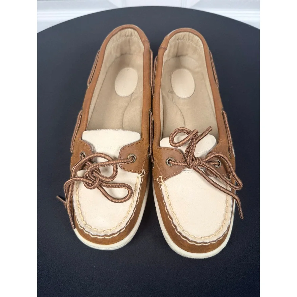 GH Bass & Co Womens Boat Shoes Brown Cream Eyelet Lace Loafers Nautical Preppy